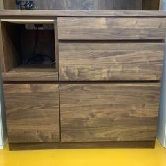 【リサイクルサービス八光】幅100㎝　食器棚  モイス コンセント付き キッチンボードの画像
