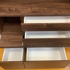 【リサイクルサービス八光】幅100㎝　食器棚  モイス コンセント付き キッチンボードの画像