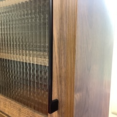 【リサイクルサービス八光】幅100㎝　食器棚  モイス コンセント付き キッチンボードの画像