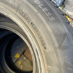 スタッドレスタイヤ 溝なしの画像