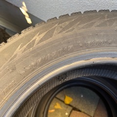 スタッドレスタイヤ 溝なしの画像