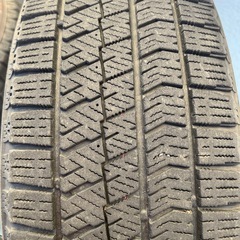 スタッドレスタイヤ 溝なしの画像
