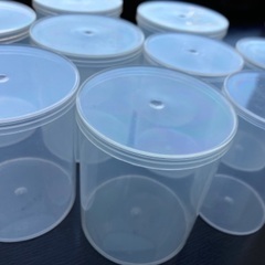 空き瓶20個、プラスチック容器9個の画像