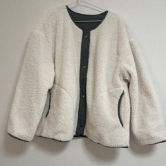 UNIQLO ユニクロ　キルティングボアリバーシブルジャケットの画像