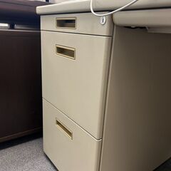オフィス用スチールデスク（横160cm・引き出し付き／鍵なし）【3,000円】の画像