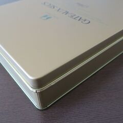 四角いクッキー缶の画像