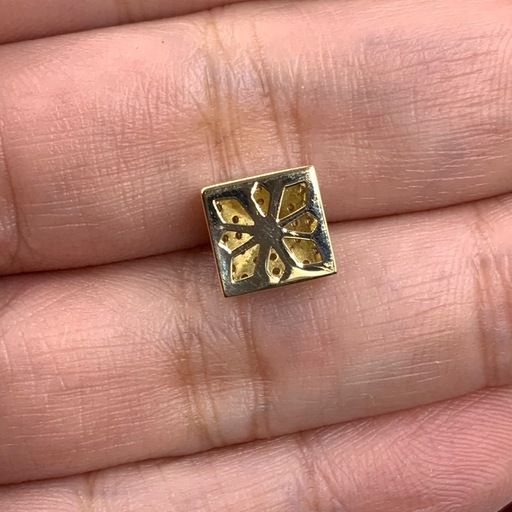 K18 キューブトップ　ダイヤ0.2ct 1.5g