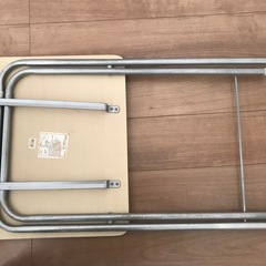 折りたたみテーブルの画像