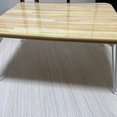 折りたたみテーブルの画像