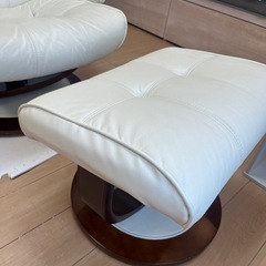 1人掛けソファーオットマン付きの画像