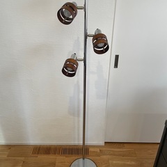 フロアランプ　ブラウンの画像