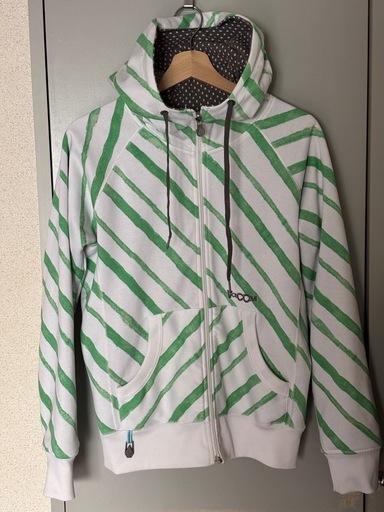 ボルコム　volcom パーカー　アメリカで購入