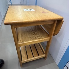 テーブル&収納棚の画像