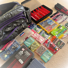 釣り用品セット ワーム ルアーケース ウエストバッグなどの画像