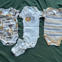 Baby　赤ちゃん　ロンパース　くつした　17set　未使用の画像