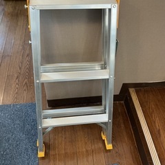 長谷川工業（Hasegawa）製のアルミ脚立「ファミリーステップ」 VA-90 ２段タイプ の画像