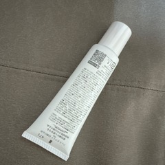 フィス ホワイト UV美容液リッチミルクSPF50+PA++++ 40%使用済みの画像
