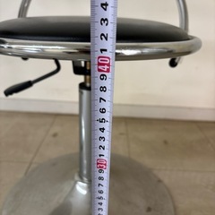 伸縮可能な椅子2脚の画像