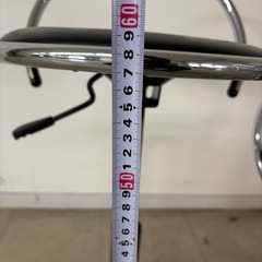 伸縮可能な椅子2脚の画像