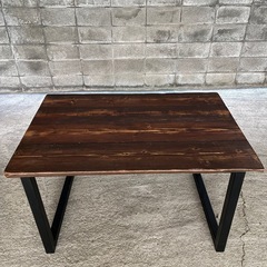 アンティーク調テーブルの画像