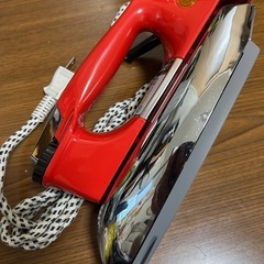 赤い自動アイロン　A-505Tの画像