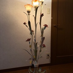 フロアライト　ルームライト　スタンドライト　アンティーク風　花のライト　ガラスライト
の画像