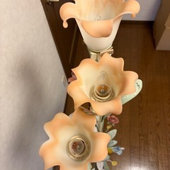 フロアライト　ルームライト　スタンドライト　アンティーク風　花のライト　ガラスライト
の画像