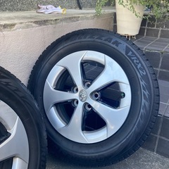 プリウス純正アルミホイル付スタッドレスタイヤの画像