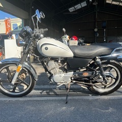 ヤマハ　YB125SP jym154fmi ミッション　小型2種　ホワイトの画像