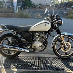 ヤマハ　YB125SP jym154fmi ミッション　小型2種　ホワイトの画像