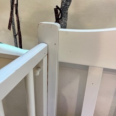ベビーベッド（木製、ホワイト）　の画像