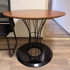 ダイニングテーブルの画像