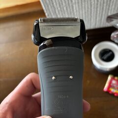 電動シェーバー　コードレス　braun ブラウン　充電ケーブル付きの画像