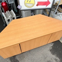 コーナー対応 TV台 テレビ台 W110cm 〜40インチ程度まで ナチュラルカラー キャスター付 扉３枚 中古品 ③の画像