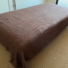 シングルベッド、ベットカバー2枚付き無料の画像