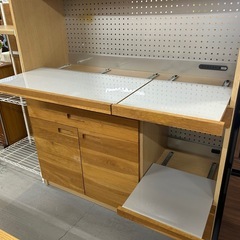低めで使いやすい！キッチンボードの画像
