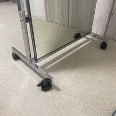 ¥29.800→¥2.000キャスター付き全身ミラーの画像