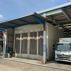 自動車、トラックの板金・塗装スタッフの画像