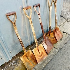 角型スコップ（サビ付き）の画像