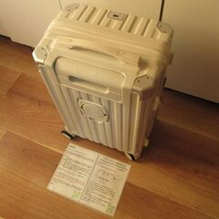 【湖北台団地の五階まで取りに来てくれる方】スーツケース　Sサイズ/39L/機内持込　ホワイト　使用は一回だけの画像