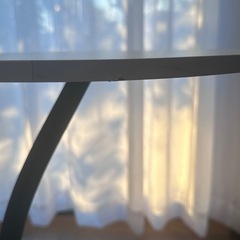 ベッドサイドテーブルの画像