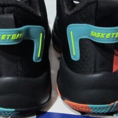 💗新品未使用💗スニーカー２６．５ｃｍ💗厚底３ｃｍくらい　とても履きやすく軽いですの画像