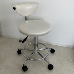 背もたれ付き昇降式回転チェアの画像
