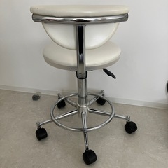 背もたれ付き昇降式回転チェアの画像