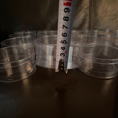 ①蓋付き　丸いケース　プラスチック　20個　沢山あります の画像