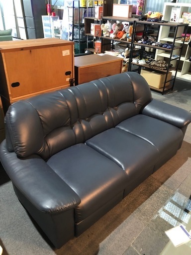 ネイビー　3人掛けソファ