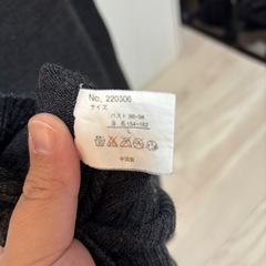 明日には投稿消しますダークグレー オフショルダーセーター サイズMつの画像