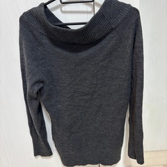 明日には投稿消しますダークグレー オフショルダーセーター サイズMつの画像