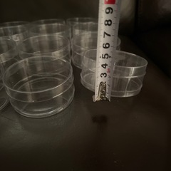 ②プラスチック容器　丸ケース　ハンドメイド　小分けなどにの画像