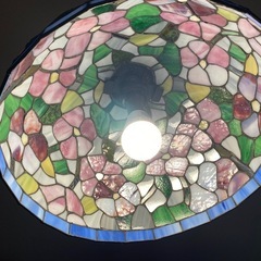 ステンドグラスの照明器具の画像